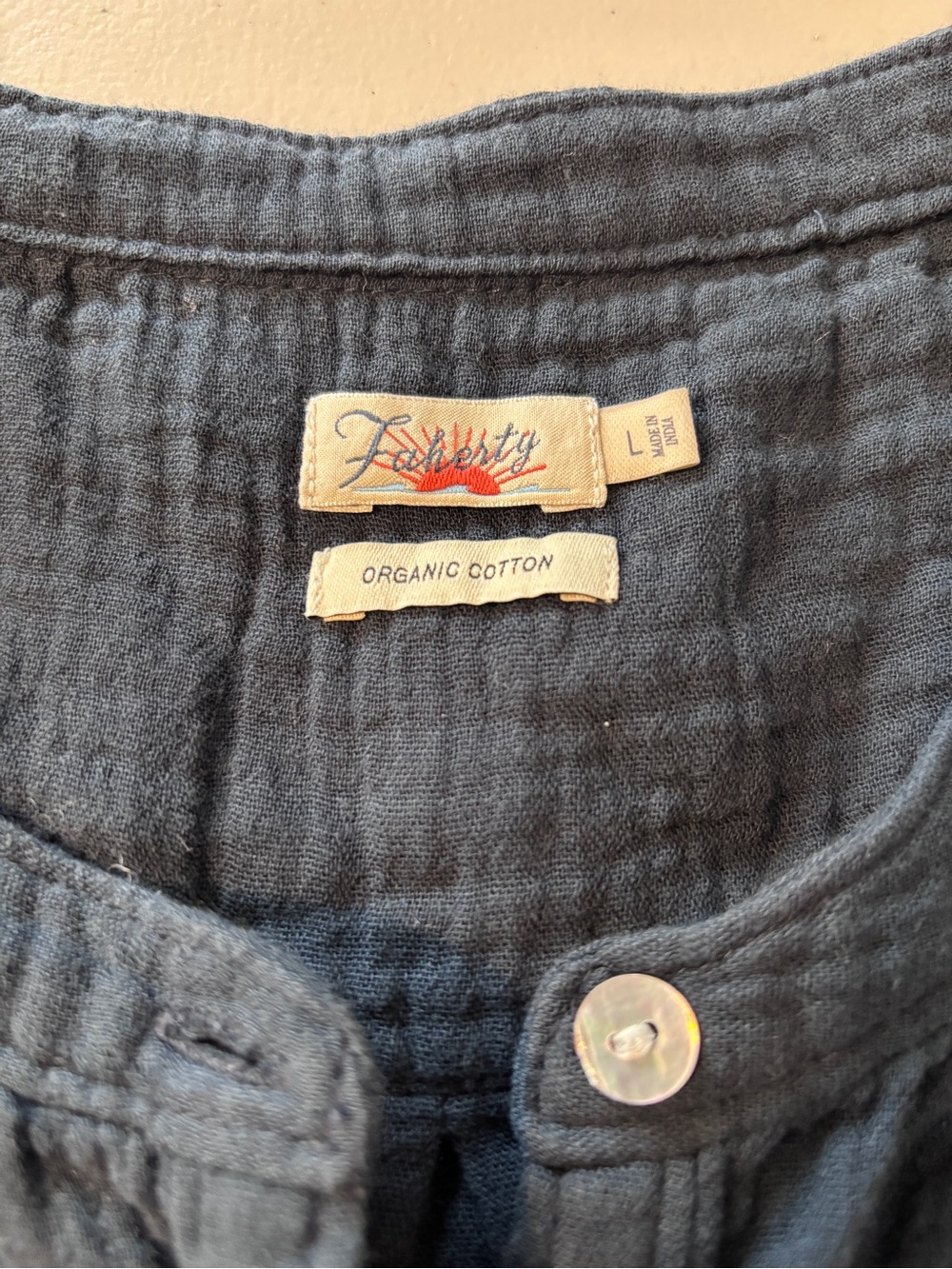 Faherty Dream Desmond Top Size Large Navy Henley Short-Sleeve Double Gauze Soft - Picture 8 of 9